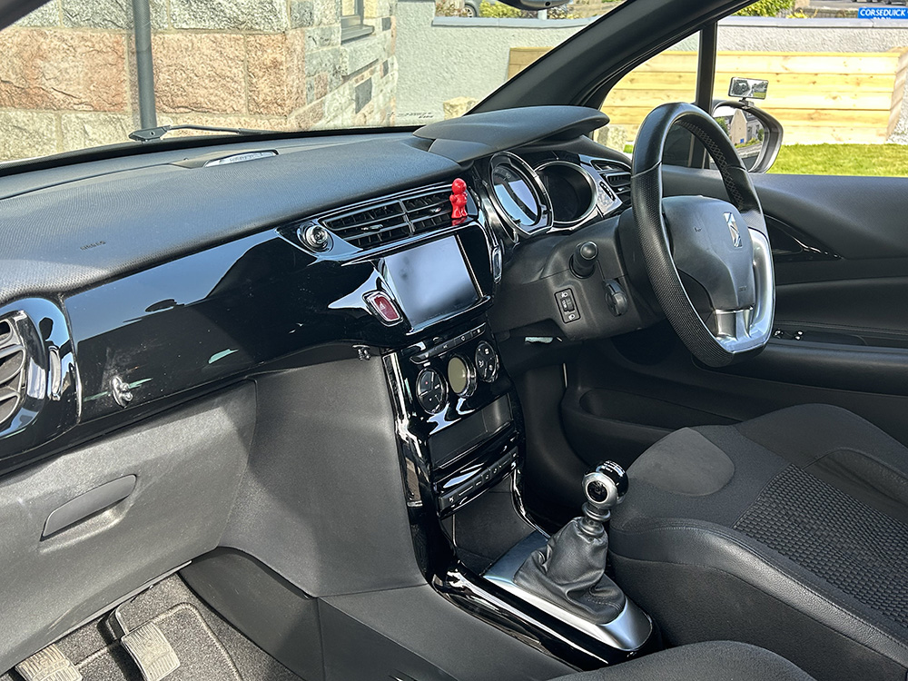 driver's cockpit in the DS3